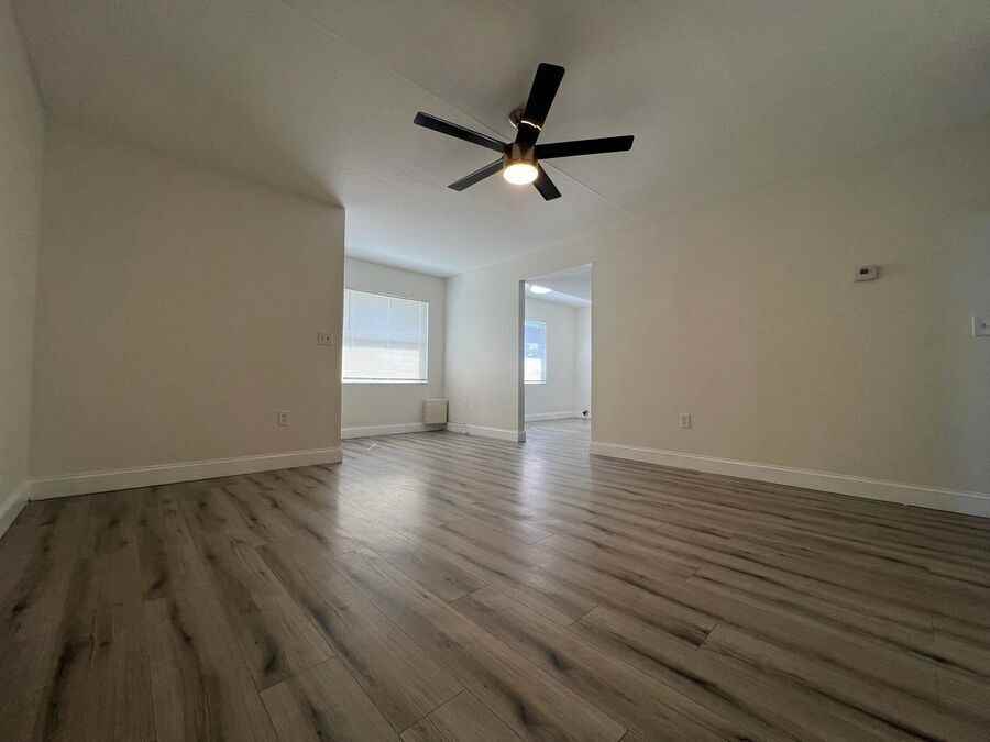 310 E Tomlin St - Photo 3 of 9