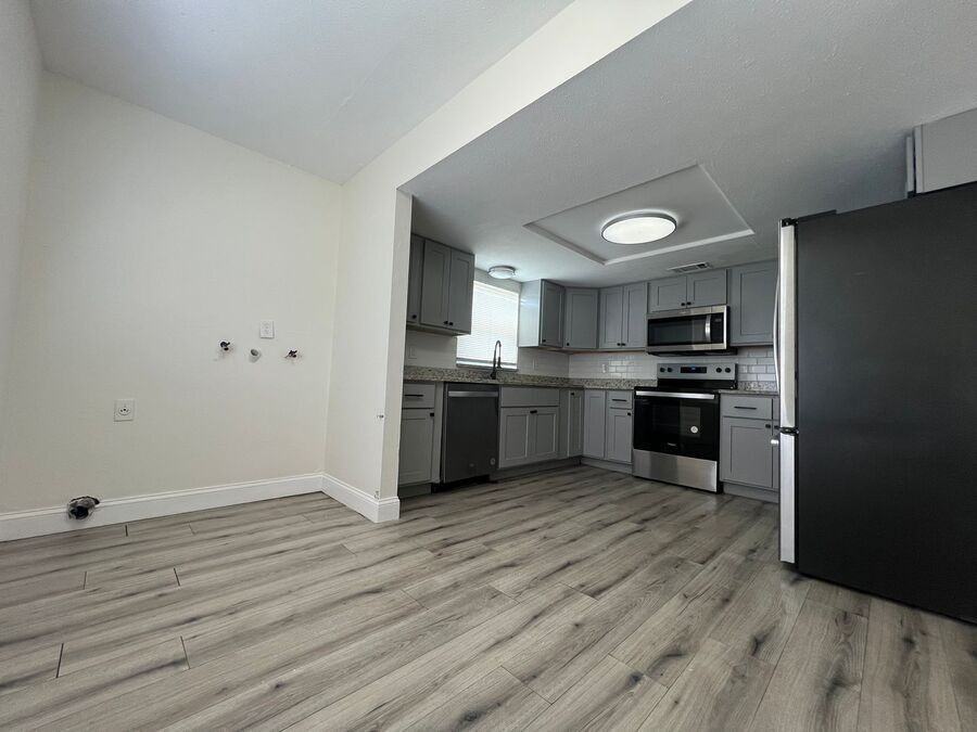 310 E Tomlin St - Photo 4 of 9