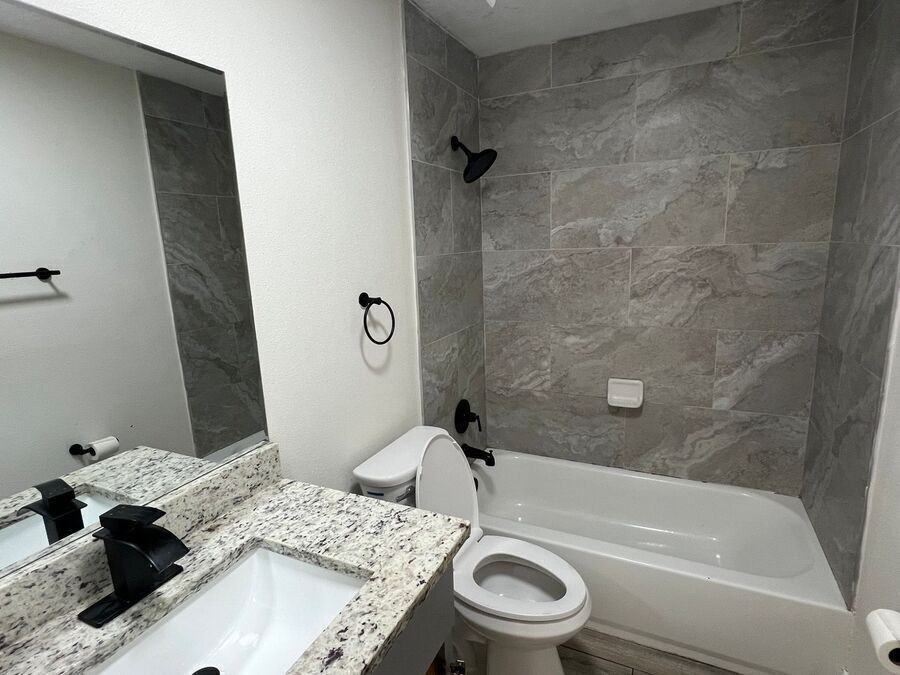 310 E Tomlin St - Photo 5 of 9