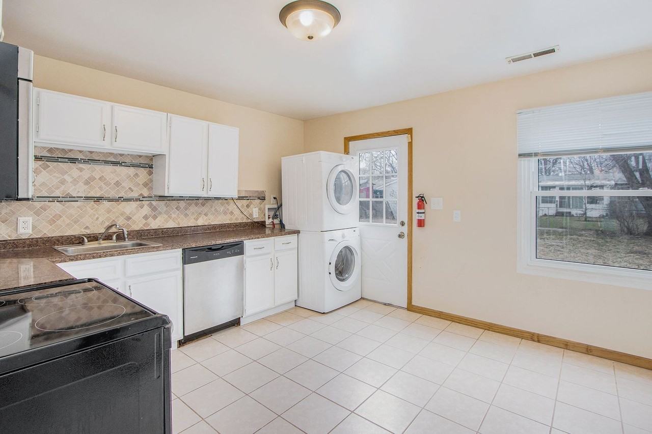 2725 Cimarron Dr - Photo 2 of 15