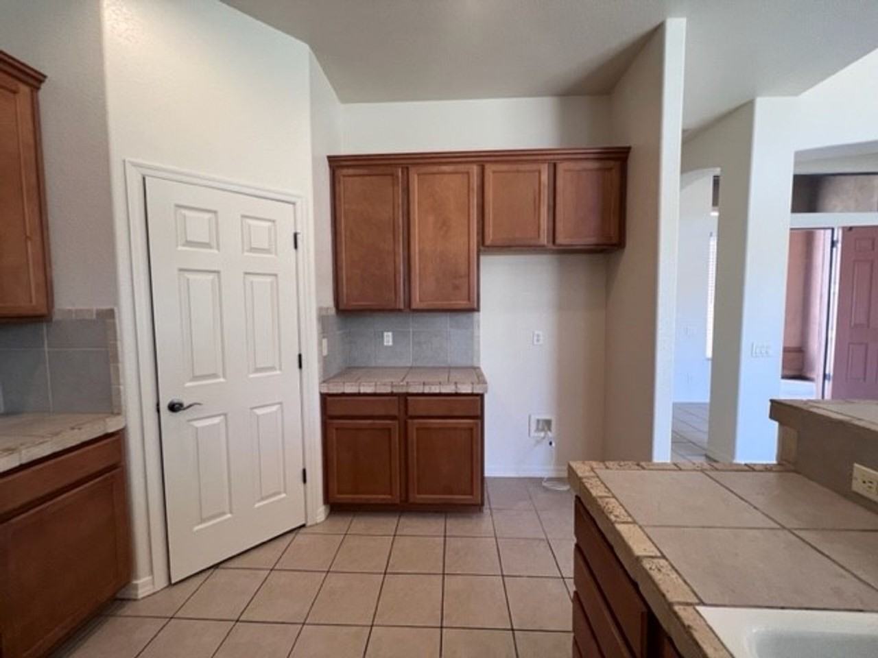 2800 Fort Mojave Dr - Photo 7 of 40