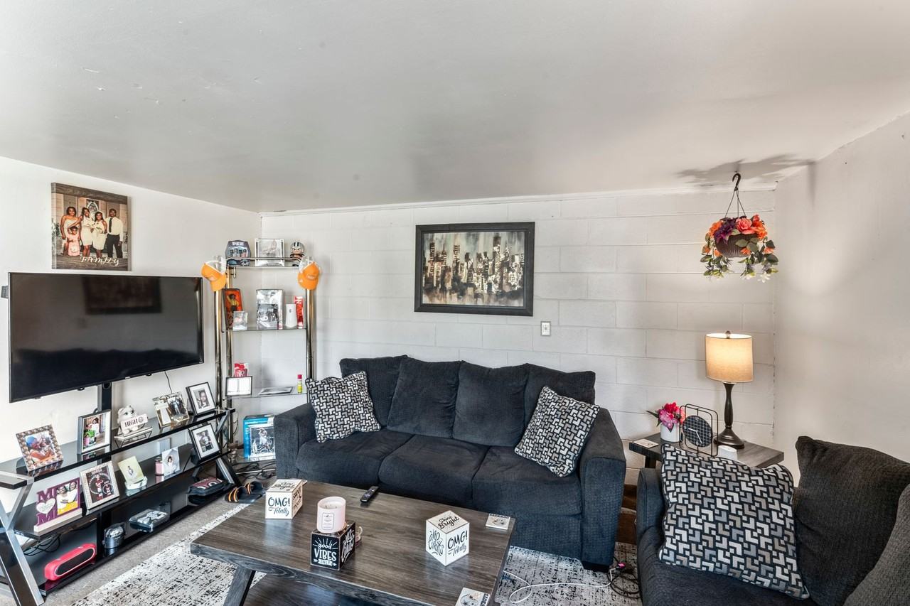 2114 Washington Ave - Photo 2 of 13