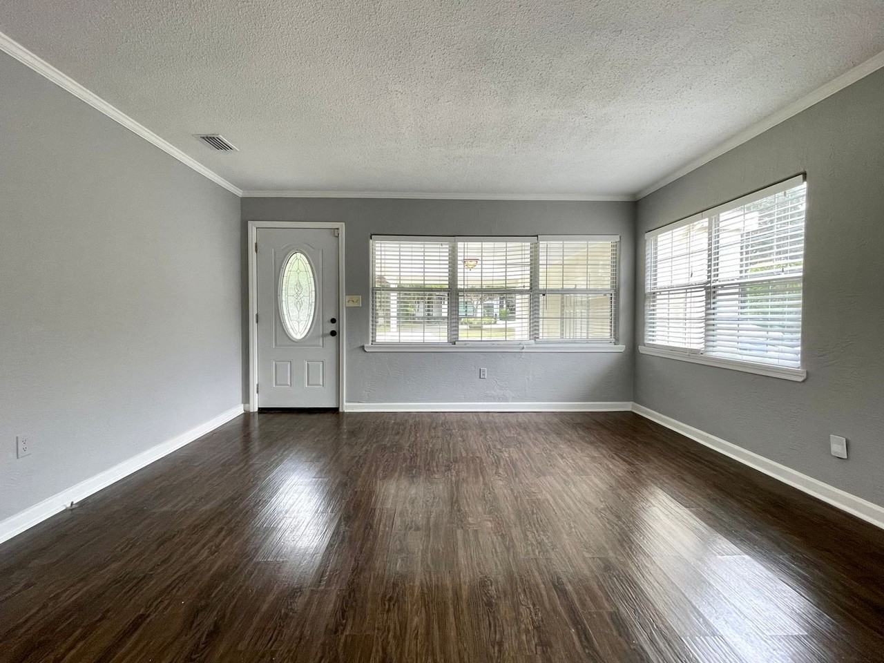 910 S Mills Ave - Photo 3 of 25