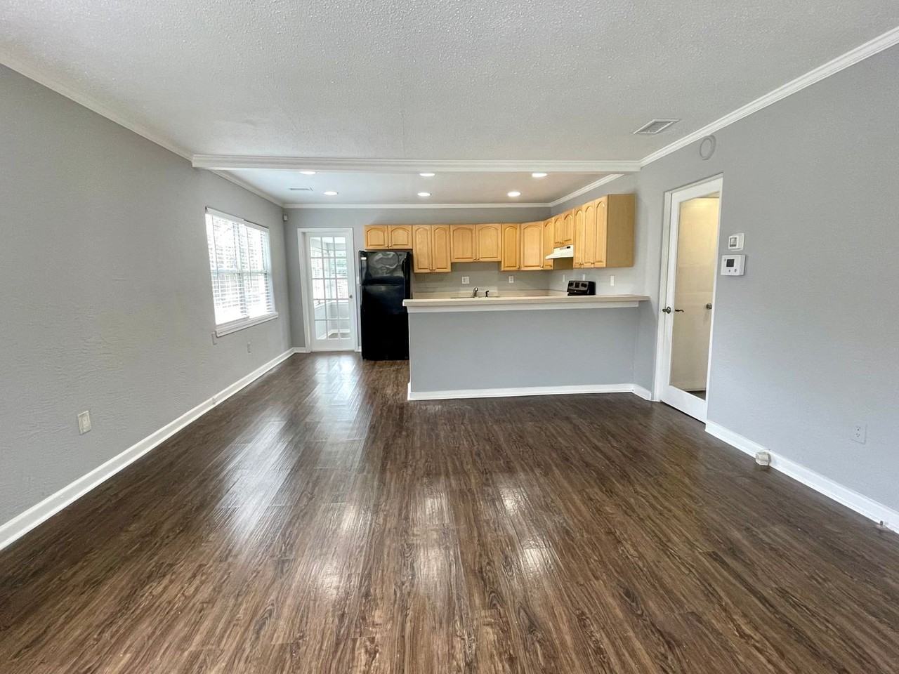 910 S Mills Ave - Photo 4 of 25