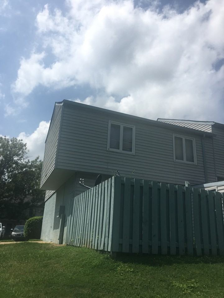 1910 Mereview Ct - Photo 2 of 19