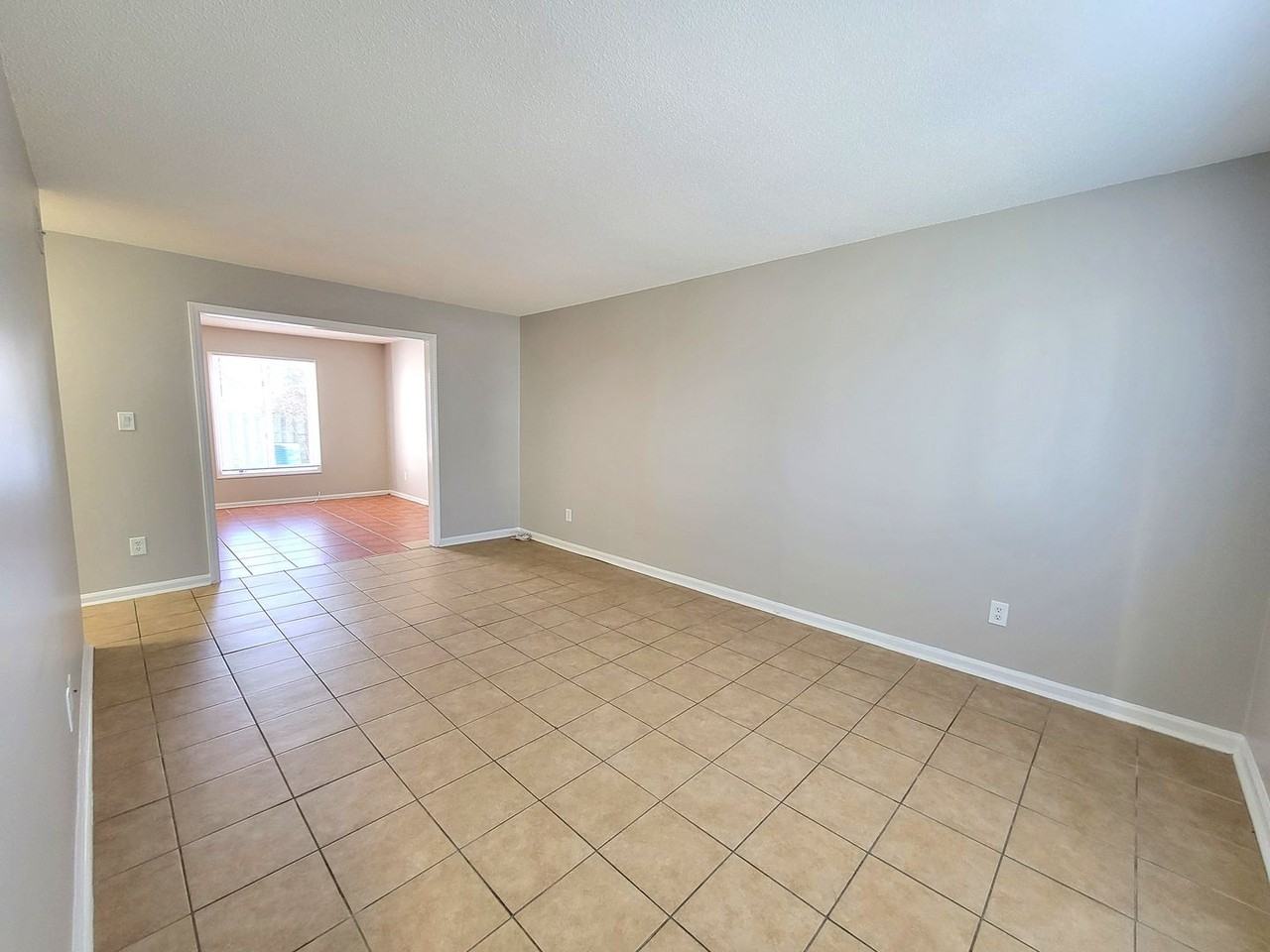 1910 Mereview Ct - Photo 3 of 19