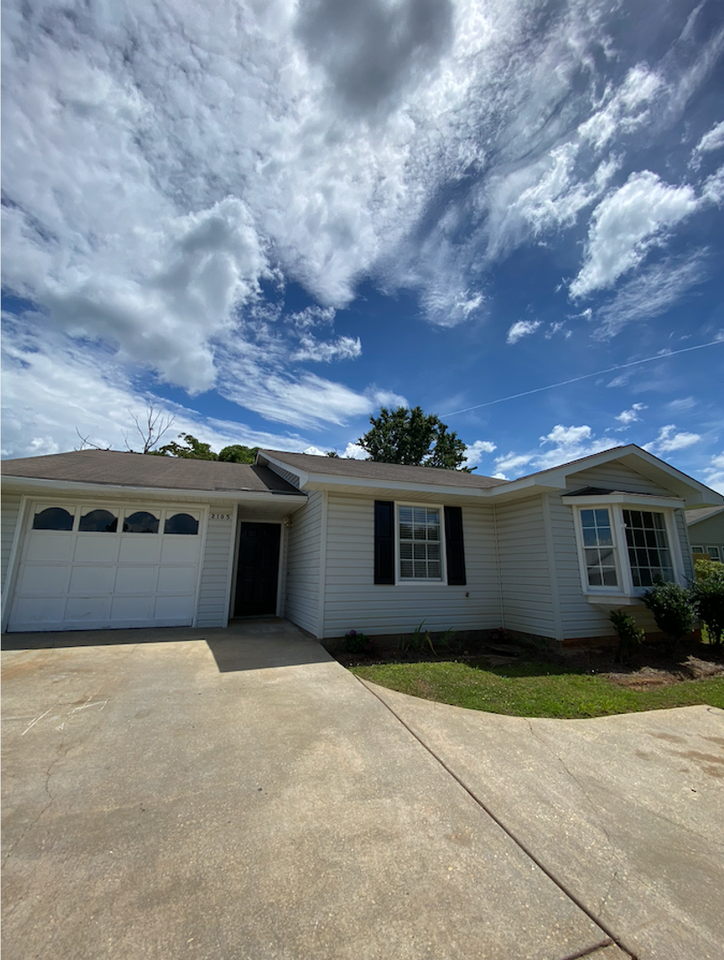 2105 Henderson Dr - Photo 2 of 37