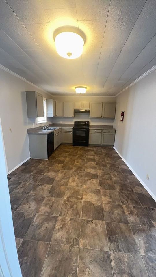 1905 28th St - Photo 3 of 15