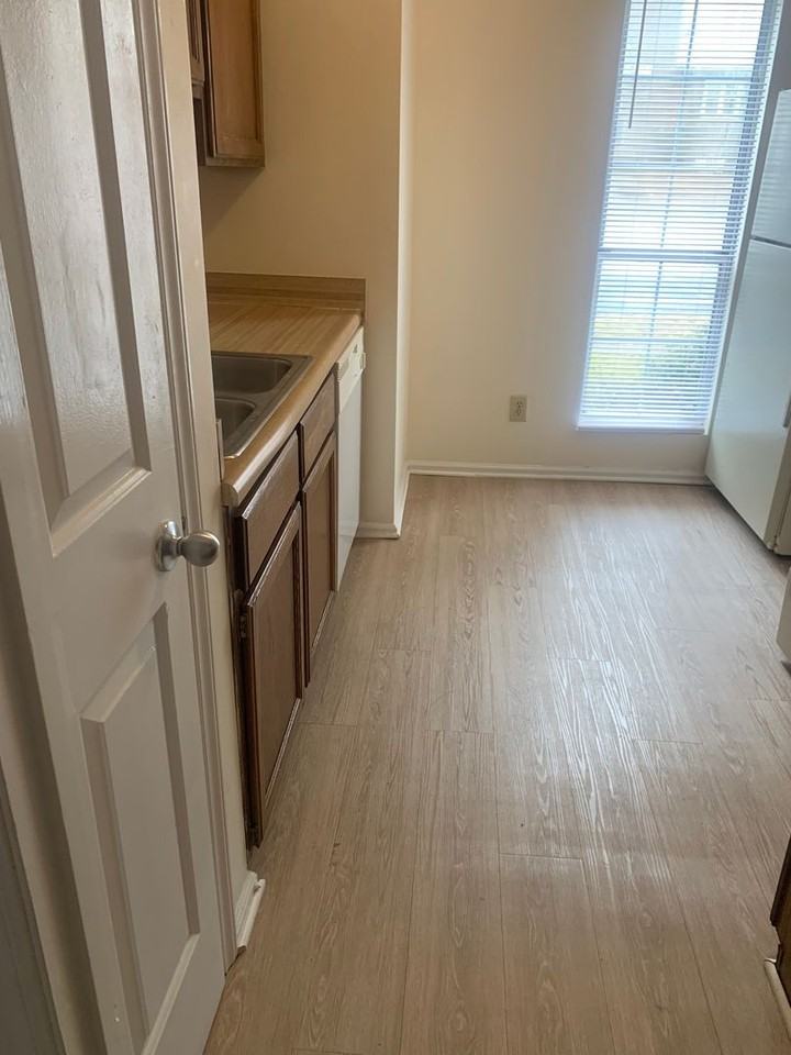 6102 Bushmills St - Photo 5 of 16