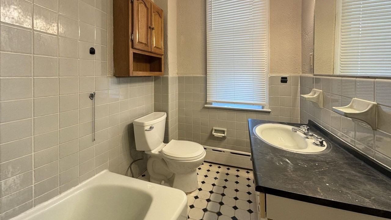 644 Littlecroft Rd - Photo 5 of 14