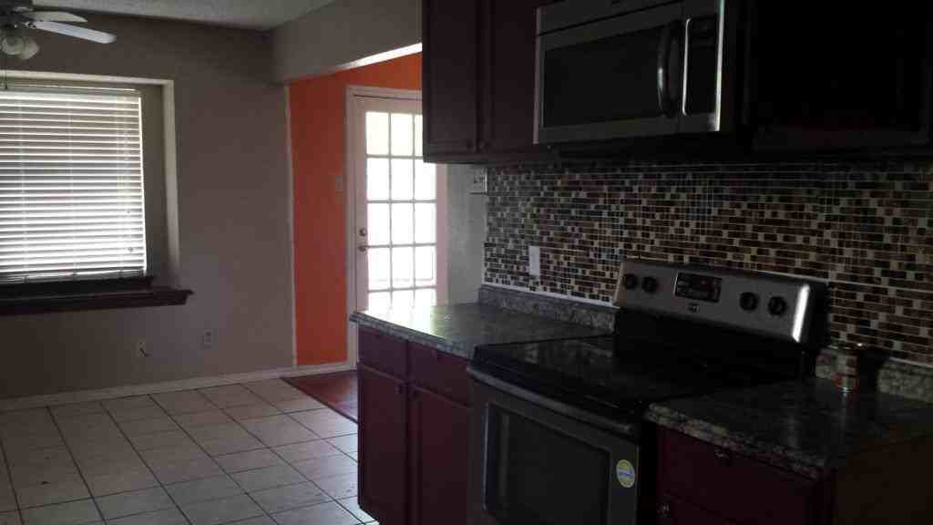 521 Caravaca Dr - Photo 3 of 8