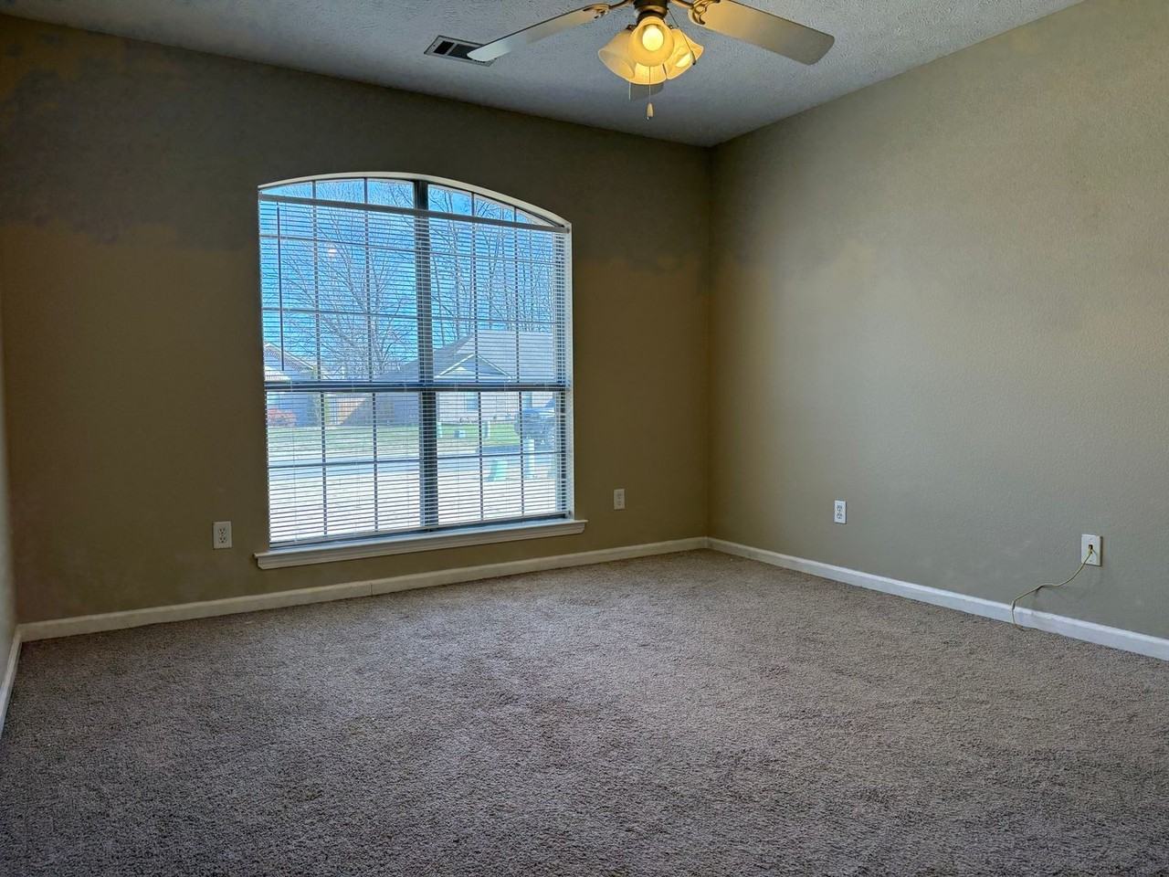 2413 Versailles Dr - Photo 7 of 18