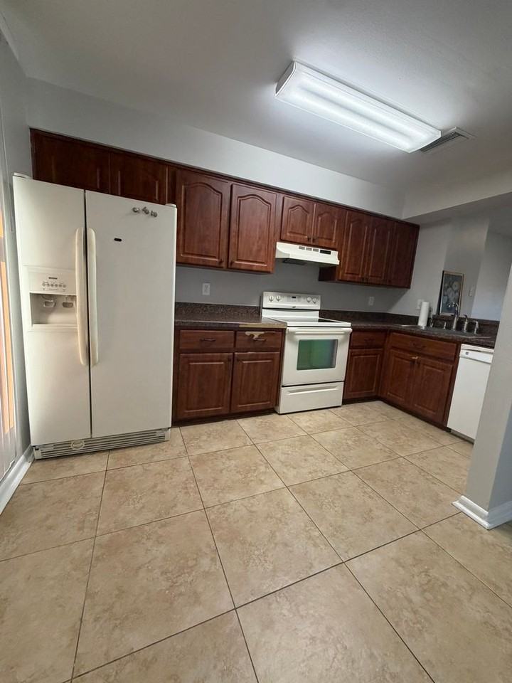 3583 Whispering Oaks Ln - Photo 2 of 15