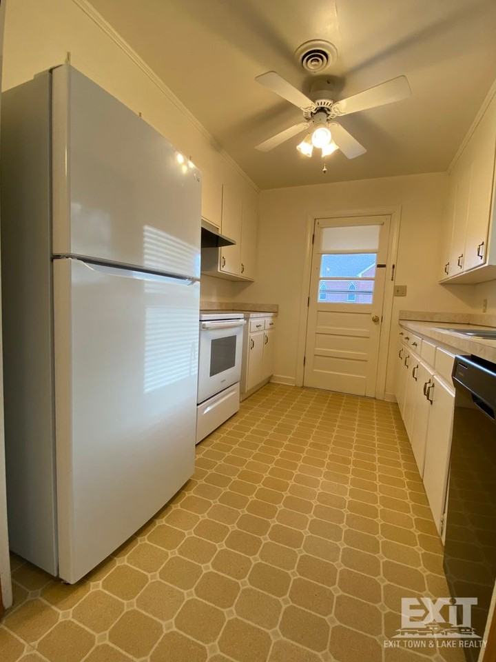 1949 Reedy Creek Rd - Photo 4 of 27