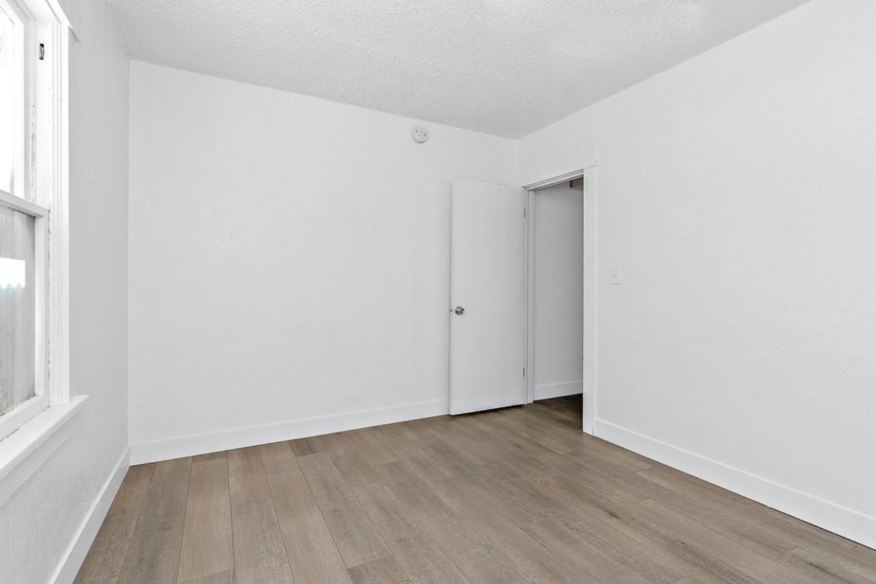 135 135 Davis Ave - 135 Davis - 2 #2 - Photo 2 of 9