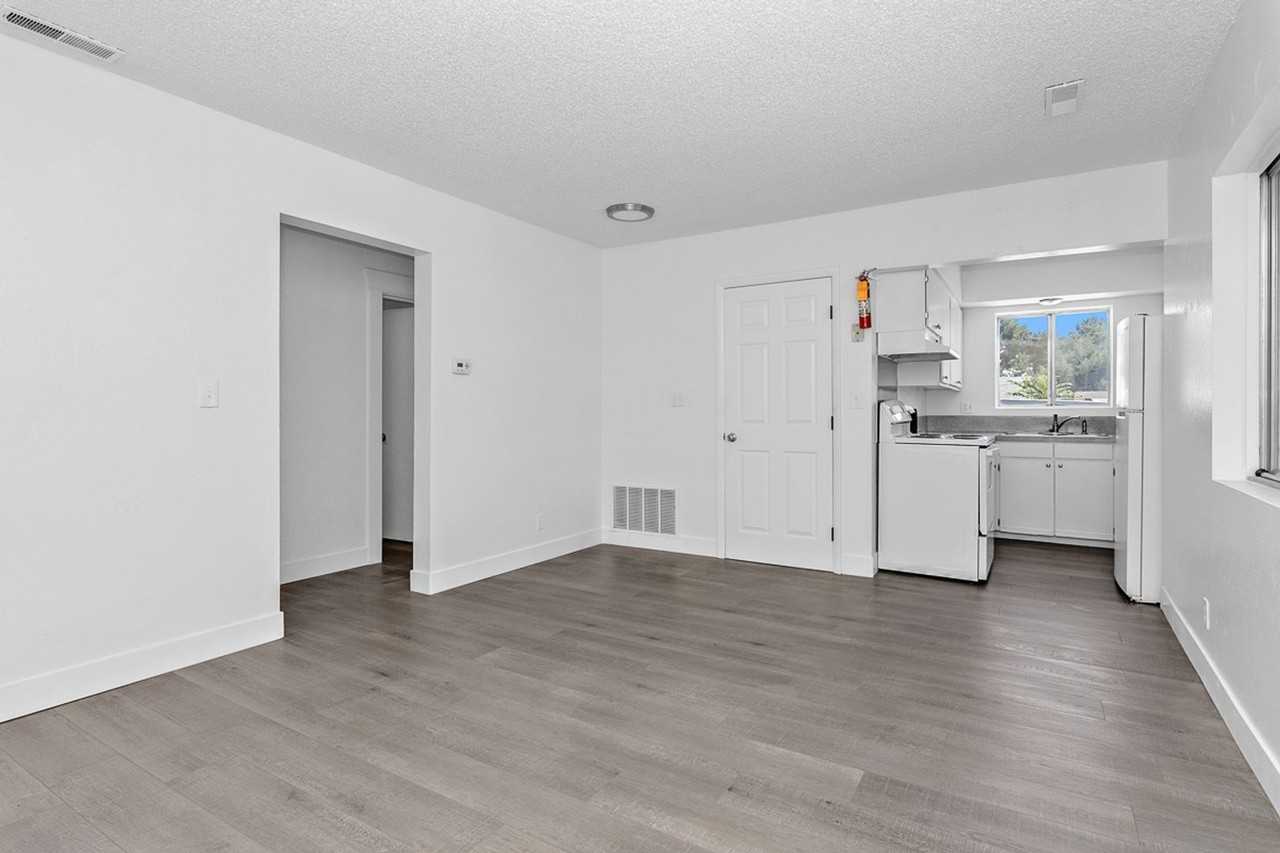 135 135 Davis Ave - 135 Davis - 2 #2 - Photo 3 of 9