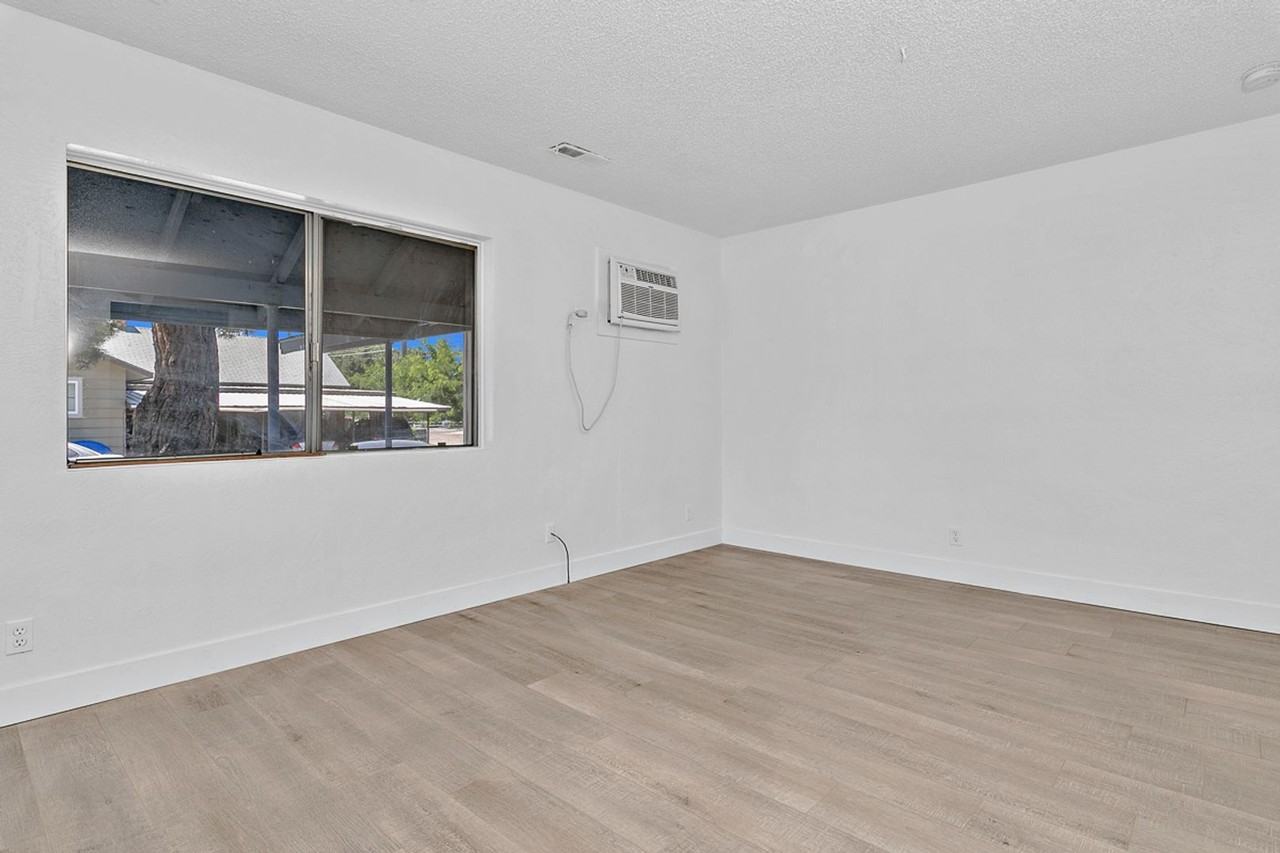 135 135 Davis Ave - 135 Davis - 2 #2 - Photo 4 of 9