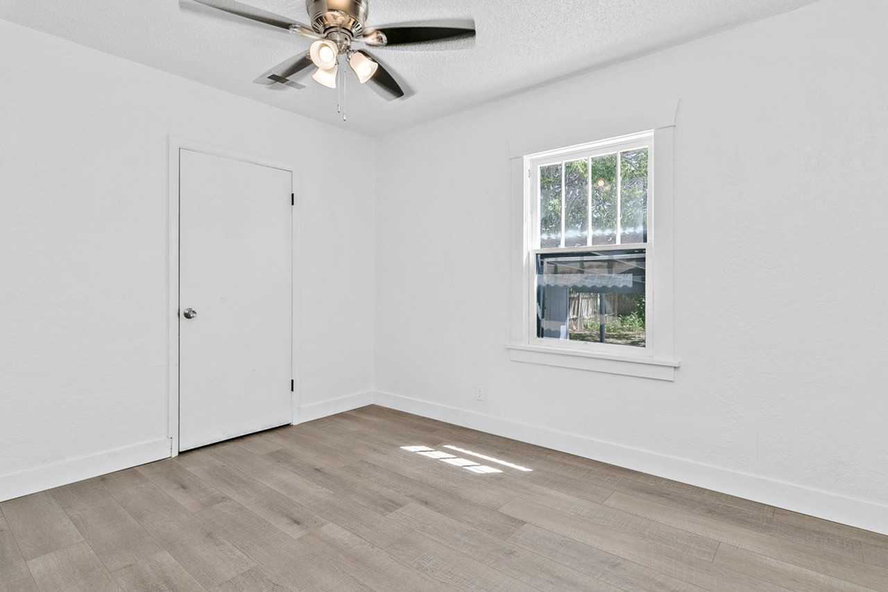 135 135 Davis Ave - 135 Davis - 2 #2 - Photo 5 of 9