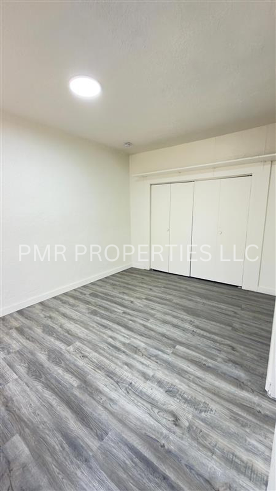 1211 Nw Lincoln Ave - Photo 4 of 7