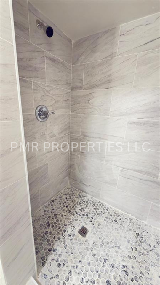 1211 Nw Lincoln Ave - Photo 6 of 7