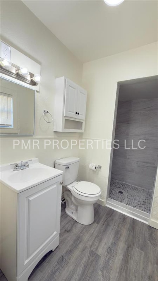 1211 Nw Lincoln Ave - Photo 7 of 7