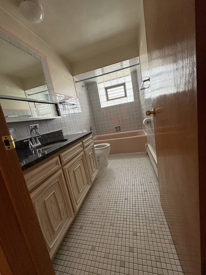 8622 W Berwyn Ave #1S