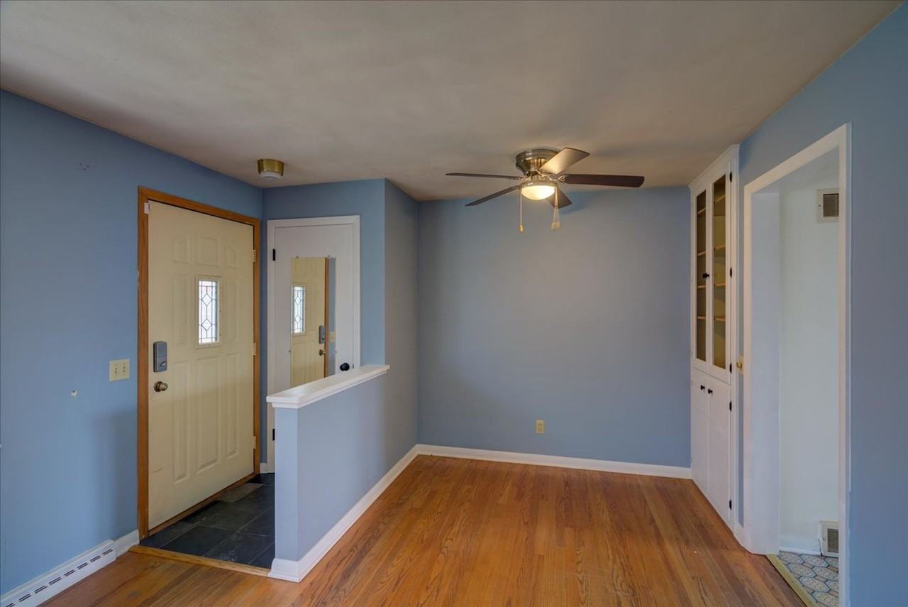 714 N Meadow Ln - Photo 4 of 31