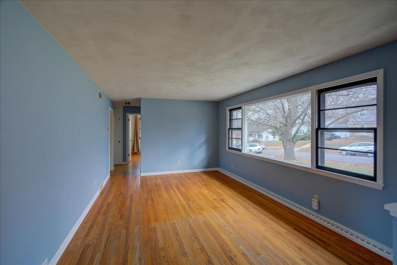 714 N Meadow Ln - Photo 5 of 31