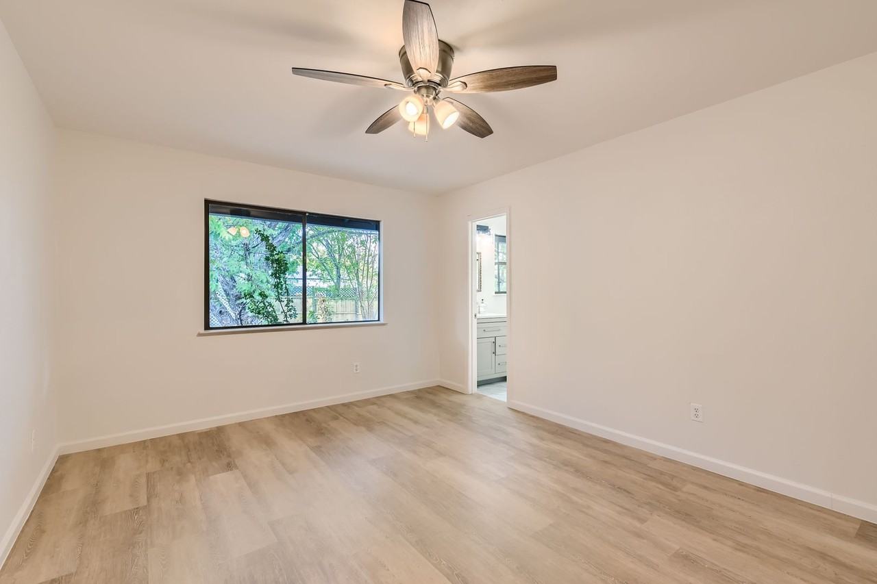 402 Wood Bine Dr - Photo 6 of 11