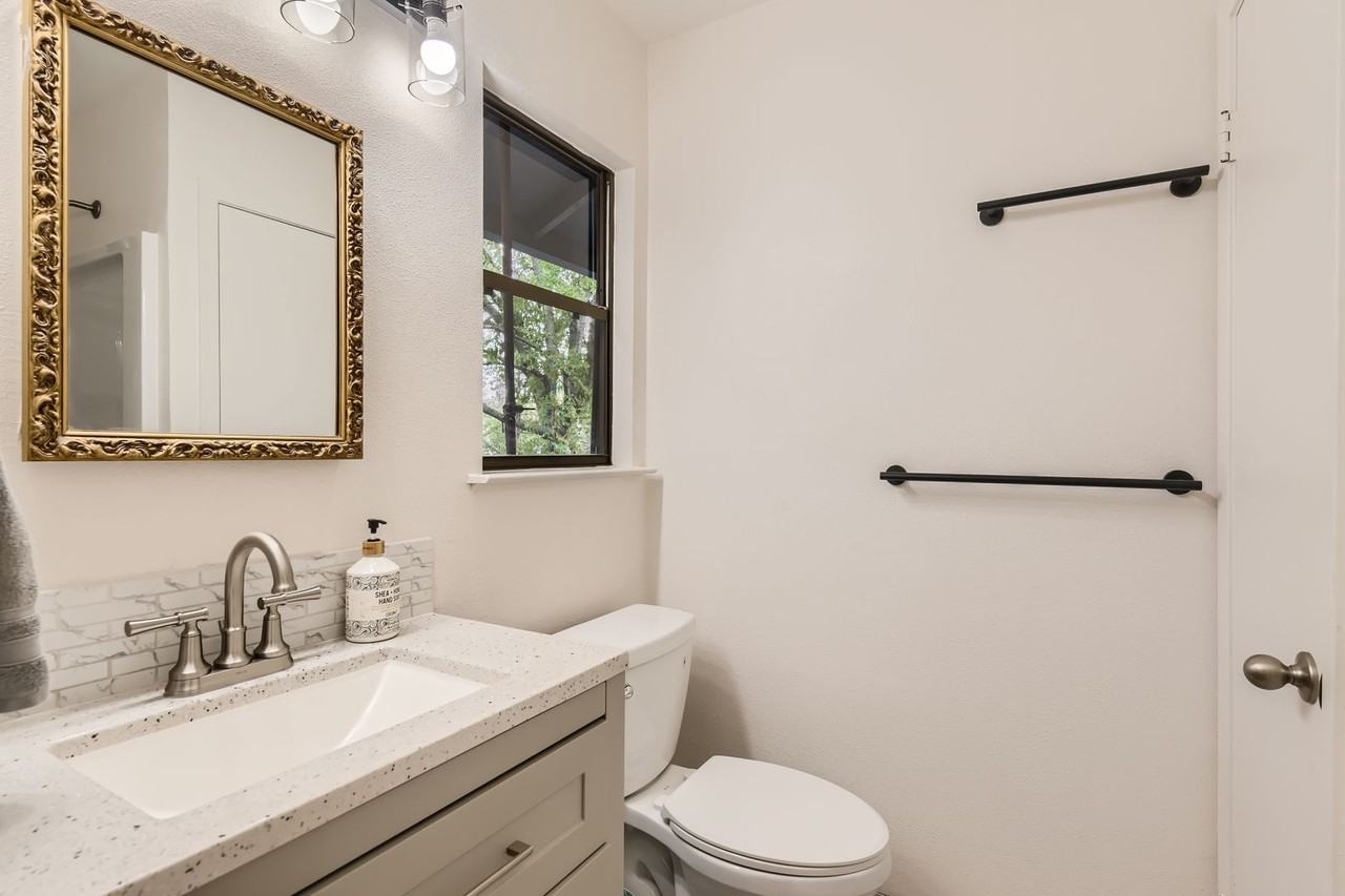 402 Wood Bine Dr - Photo 7 of 11