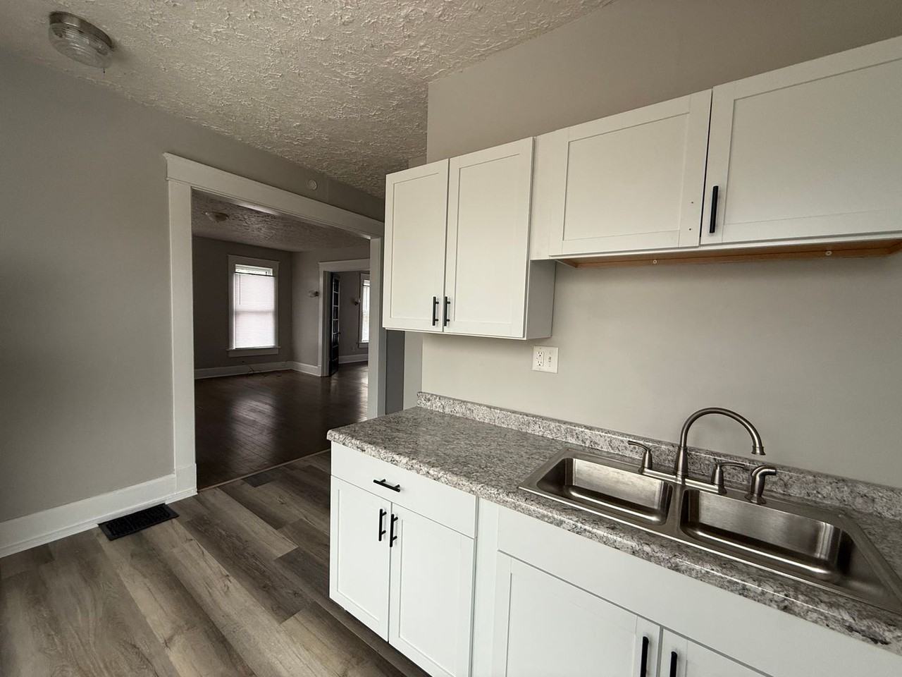 1044 N 8th St - Photo 2 of 16