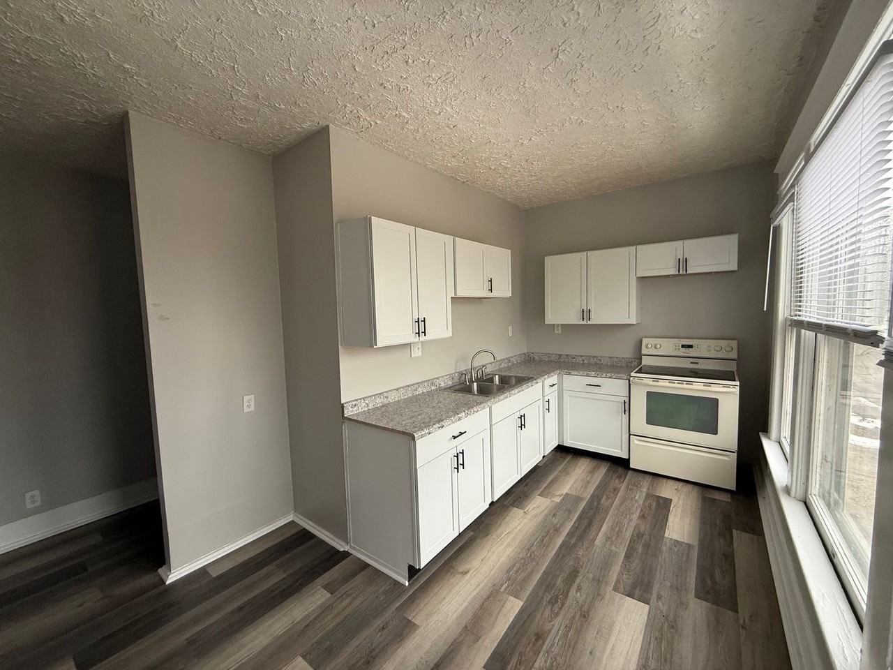 1044 N 8th St - Photo 5 of 16