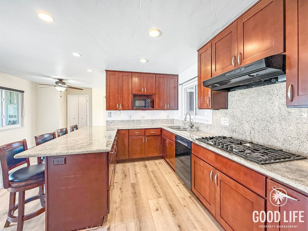 6026 Scripps St - Photo 4 of 21