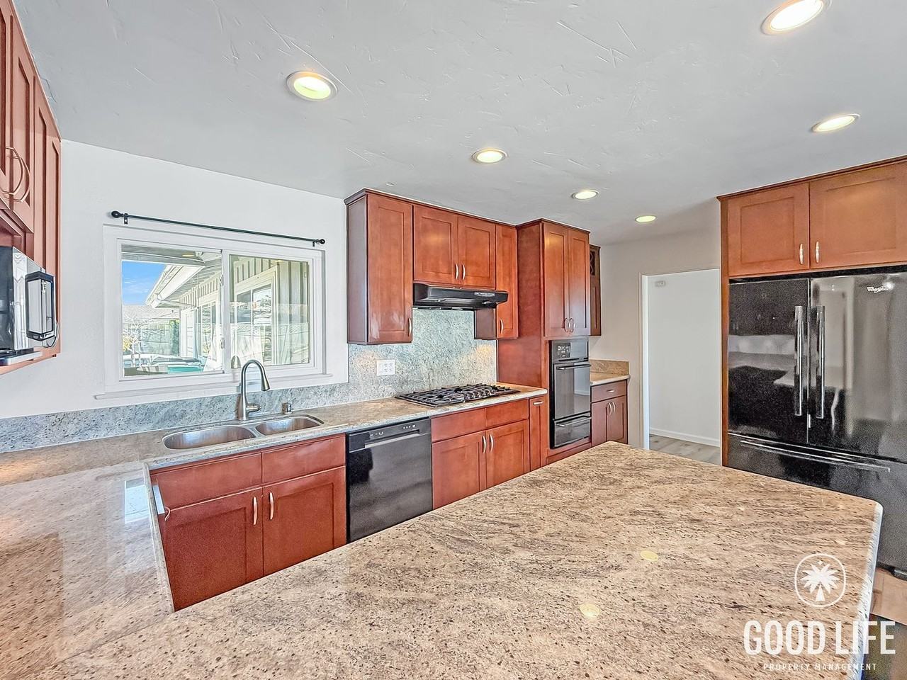 6026 Scripps St - Photo 5 of 21