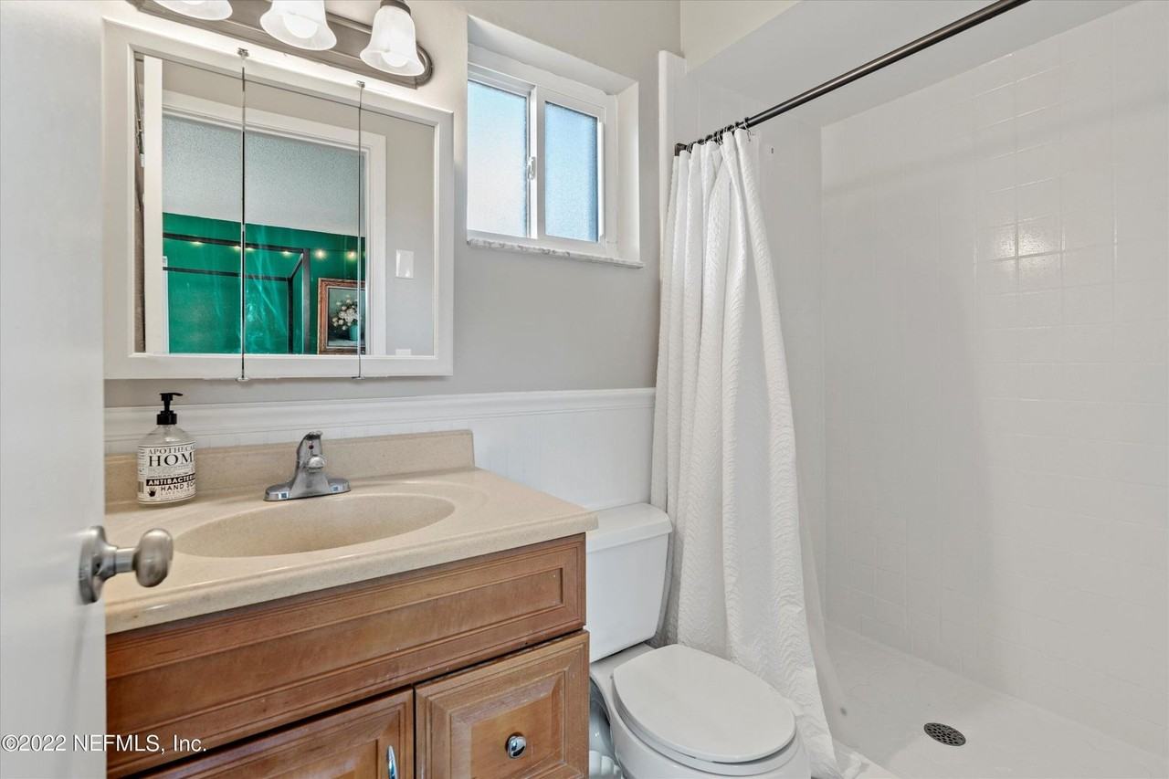 8440 Frost St N - Photo 7 of 12