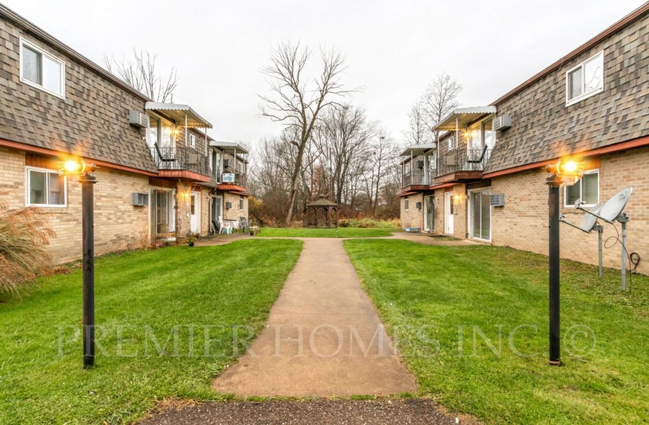 835 Constitution Ave - Photo 3 of 20