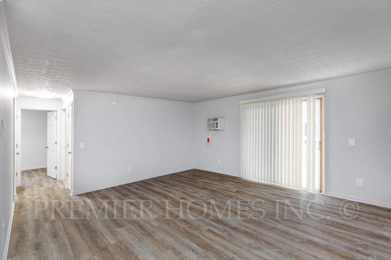 835 Constitution Ave - Photo 4 of 20