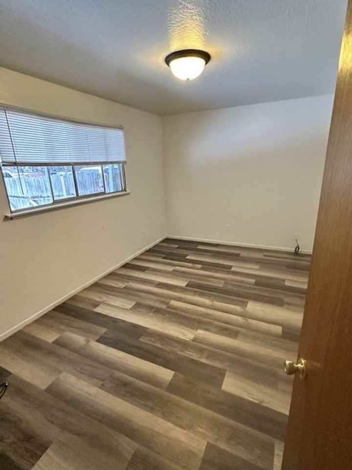 2165 Jean Ave - Photo 7 of 9