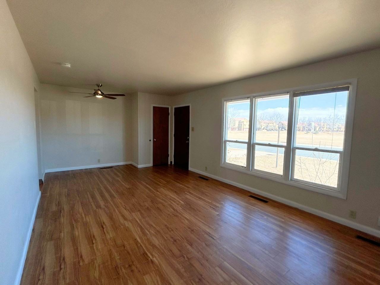 821 Skyline Dr - Photo 2 of 13