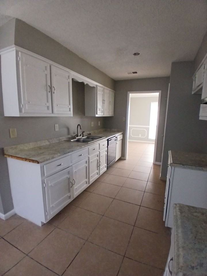 6764 Boylston Dr - Photo 4 of 14