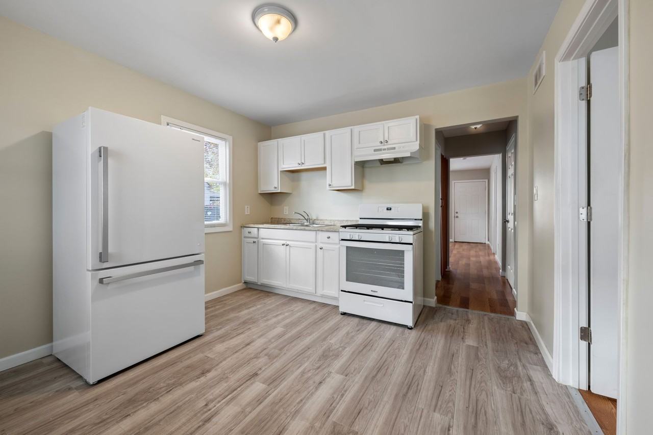 11528 Sherman Ave - Photo 3 of 11