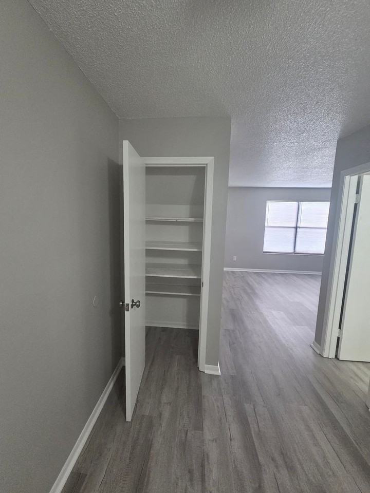 1837 Meadowland Ln - Photo 4 of 12