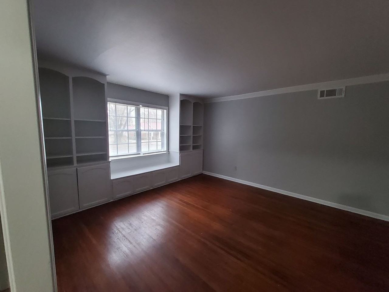 4559 Craigmont Dr - Photo 6 of 47