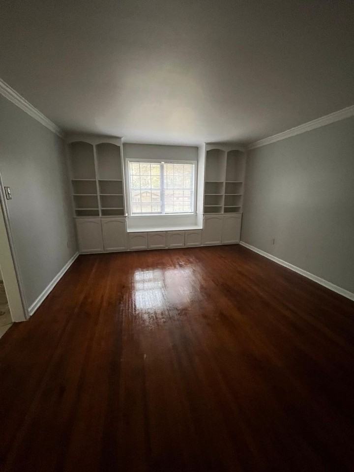 4559 Craigmont Dr - Photo 7 of 47