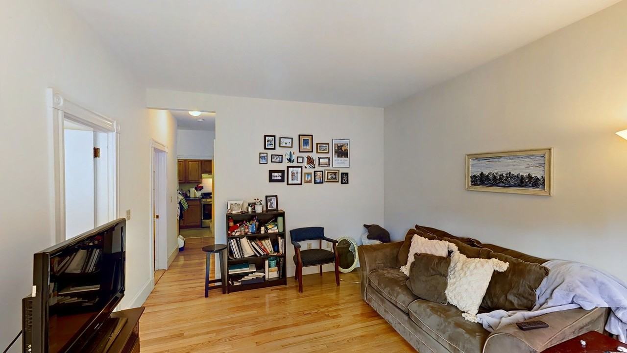 1343 Commonwealth Ave - Photo 4 of 18