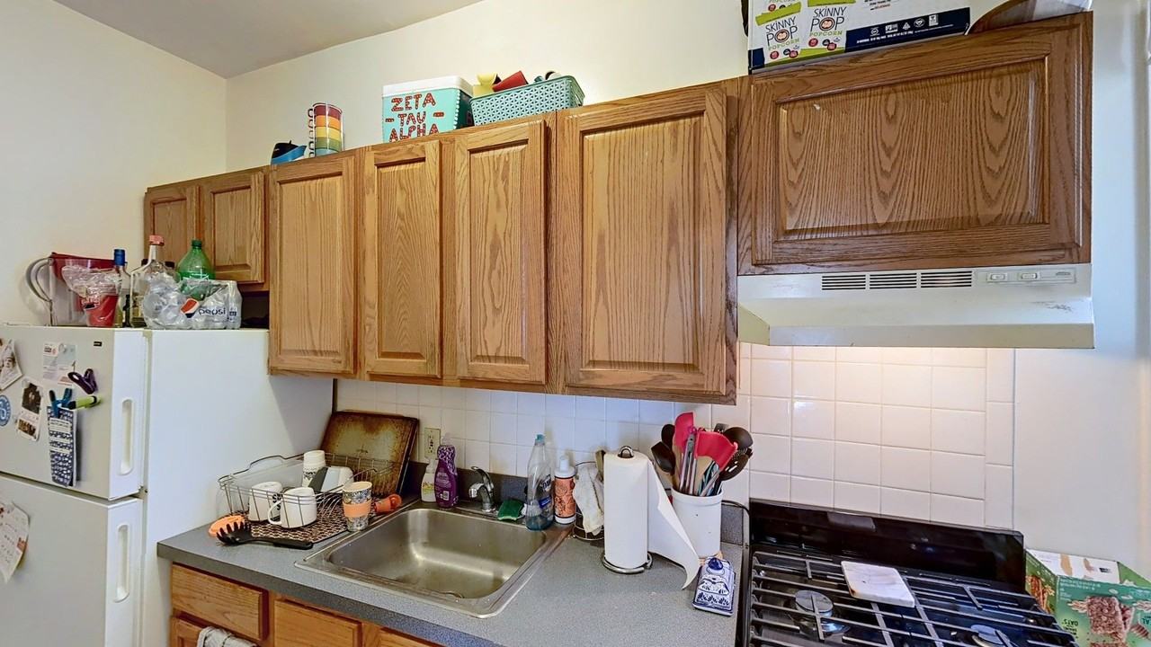 1343 Commonwealth Ave - Photo 6 of 18