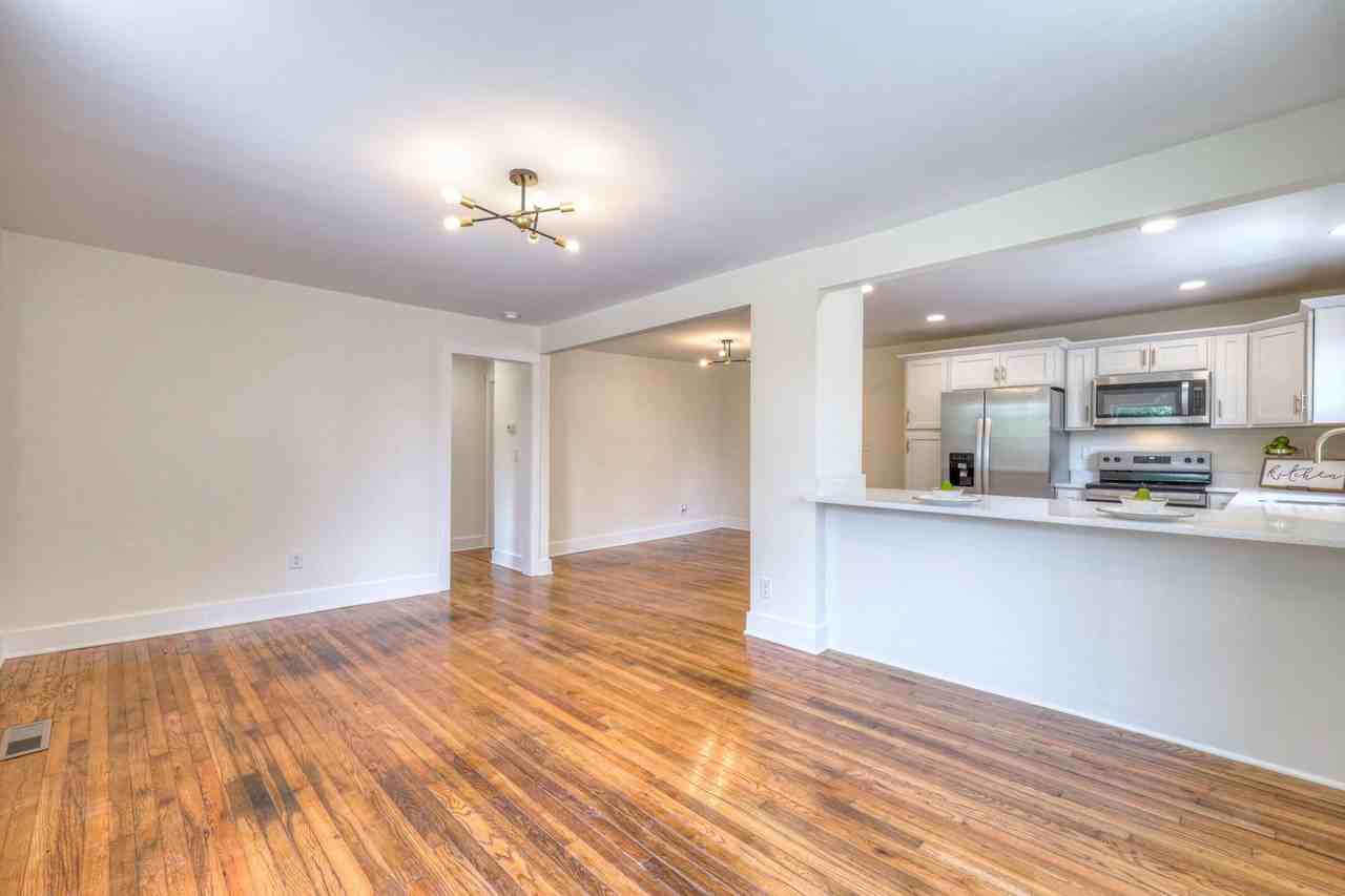 203 W Cedar St - Photo 6 of 36