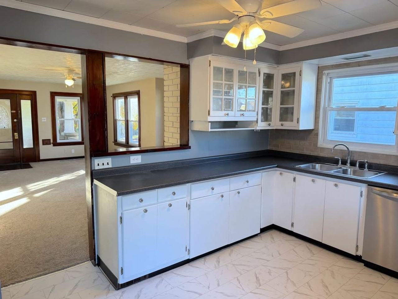 305 N F St - Photo 4 of 16