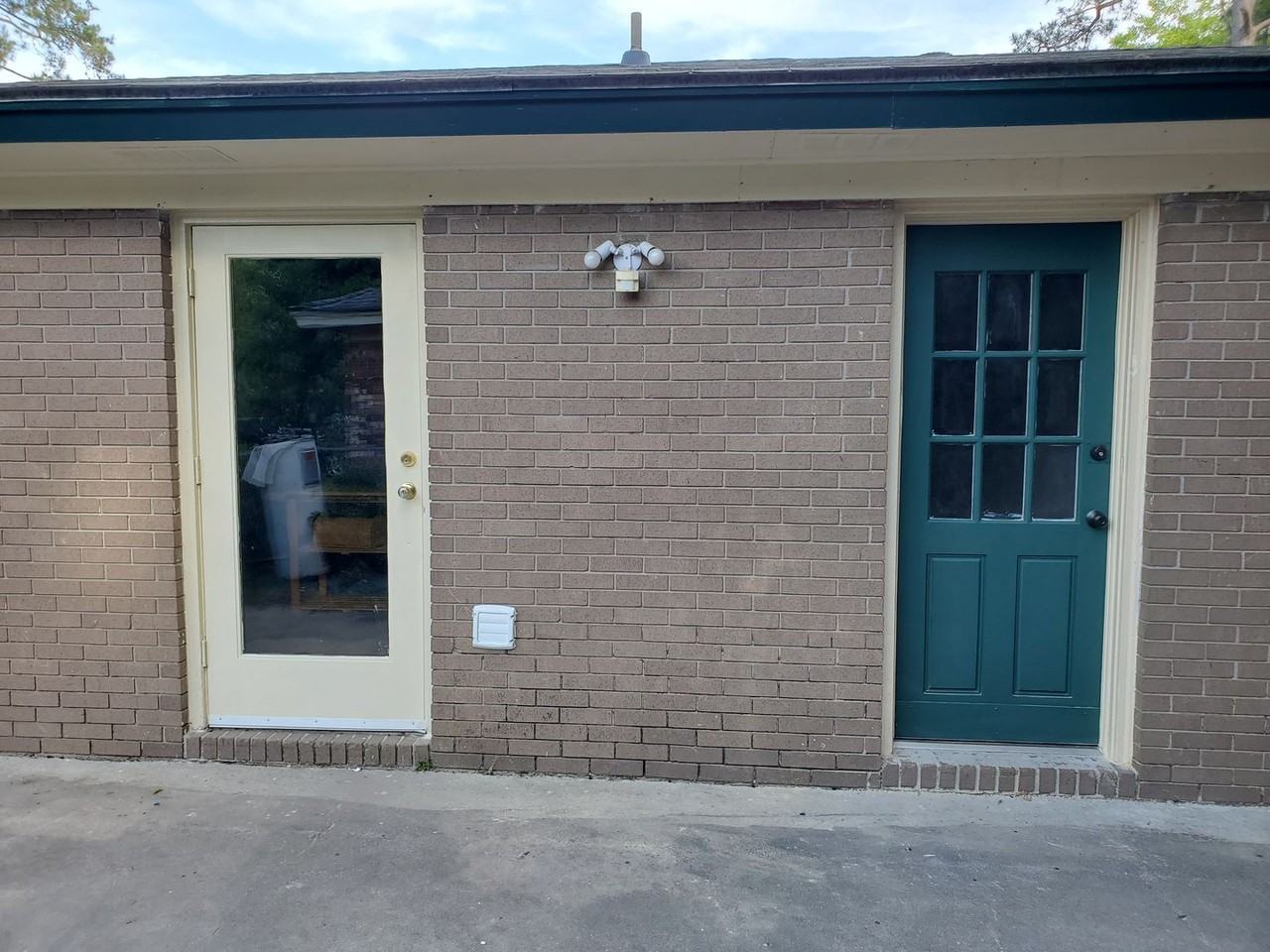 1517 Rosewood Dr - Photo 2 of 19