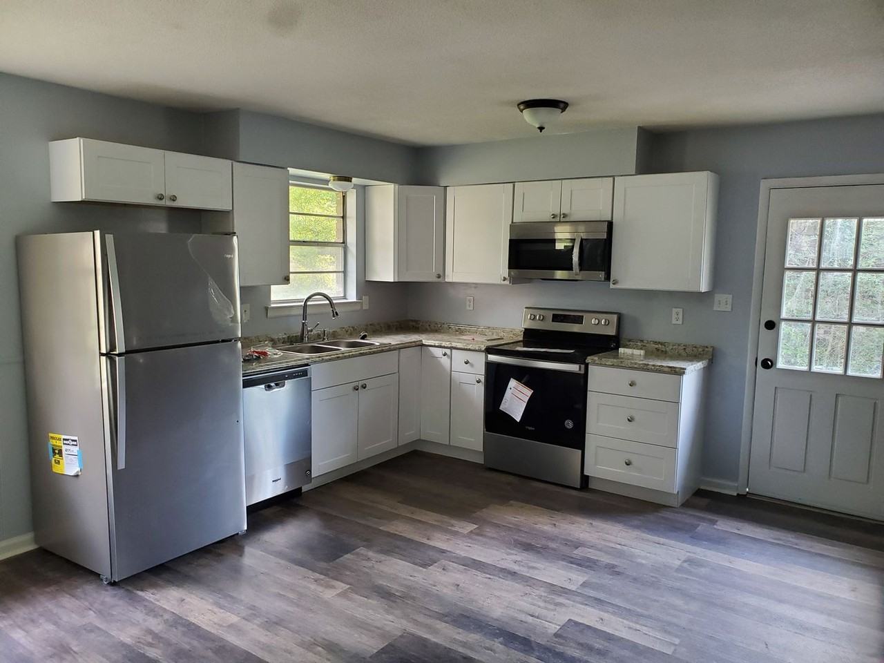 1517 Rosewood Dr - Photo 4 of 19